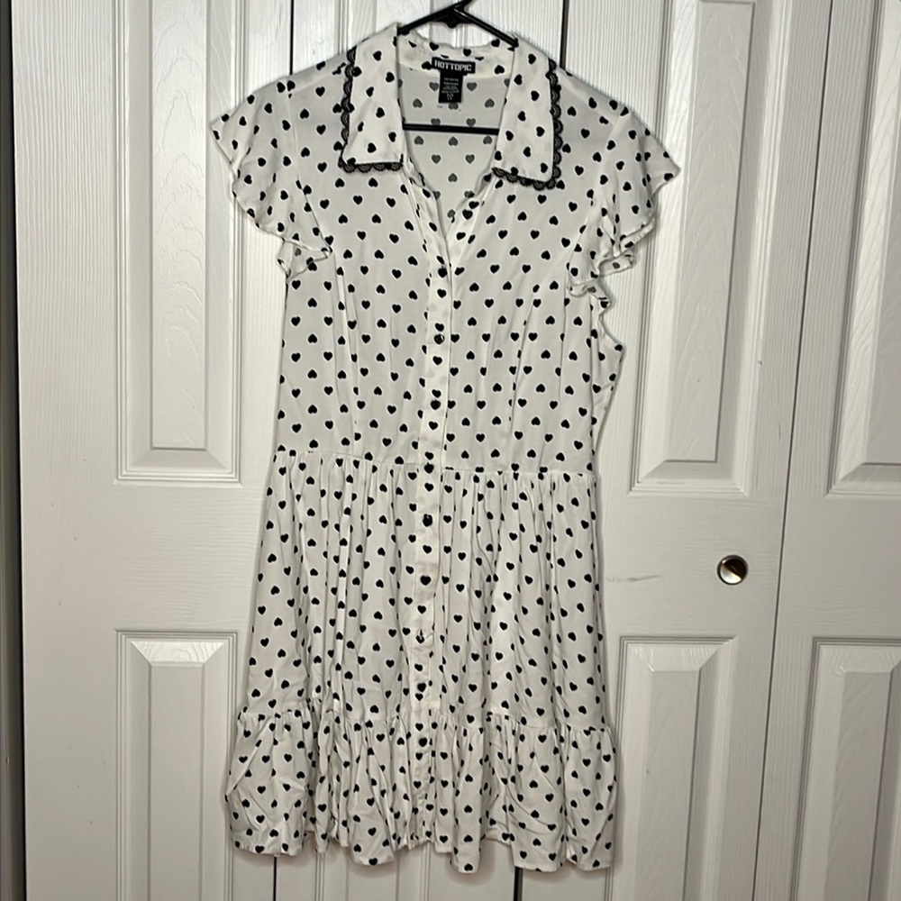 Hot Topic Retro Black and White Heart Button Down Dress